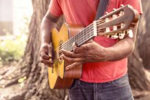 Come imparare a suonare la chitarra